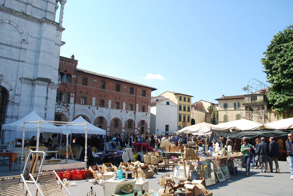 Lucca street market
